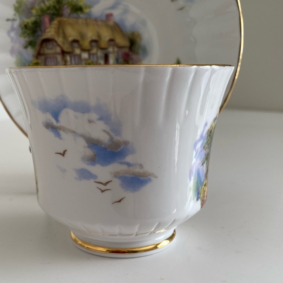 EUC Vtg Royal Stafford Teacup and Saucer with a Thatched Cottage and Garden - Picture 3 of 9